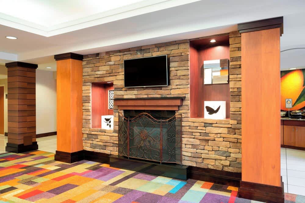 Fairfield Inn & Suites by Marriott State College 2