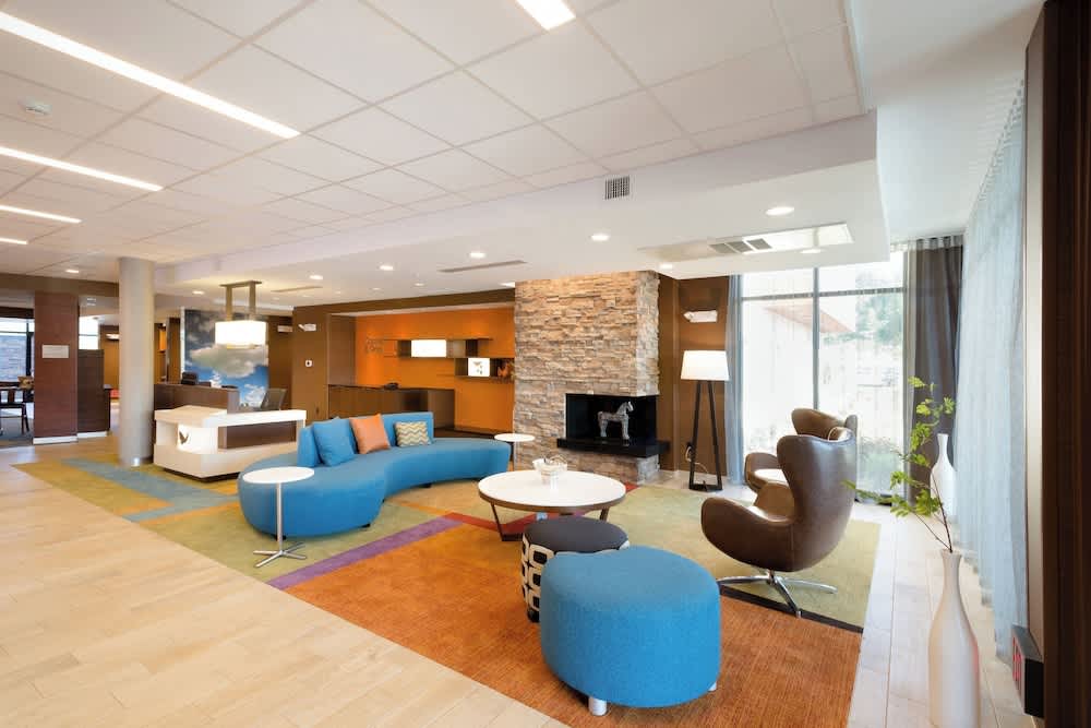 Fairfield Inn & Suites by Marriott Decorah 1