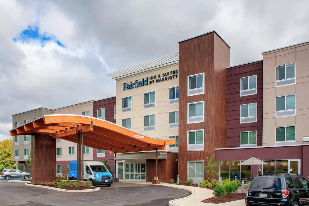 Fairfield Inn & Suites by Marriott Philadelphia Valley Forge/Great Valley 1
