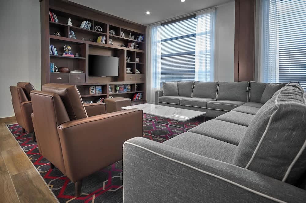 Four Points by Sheraton Edmonton West 2