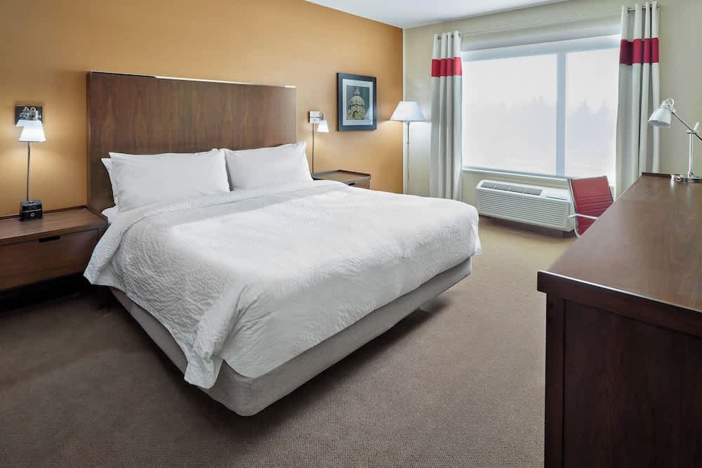 Four Points by Sheraton Edmonton West 1
