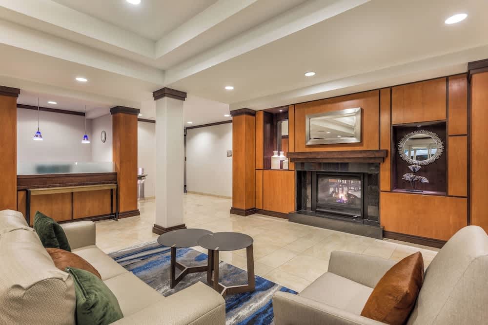 Fairfield Inn and Suites by Marriott Madison East 2