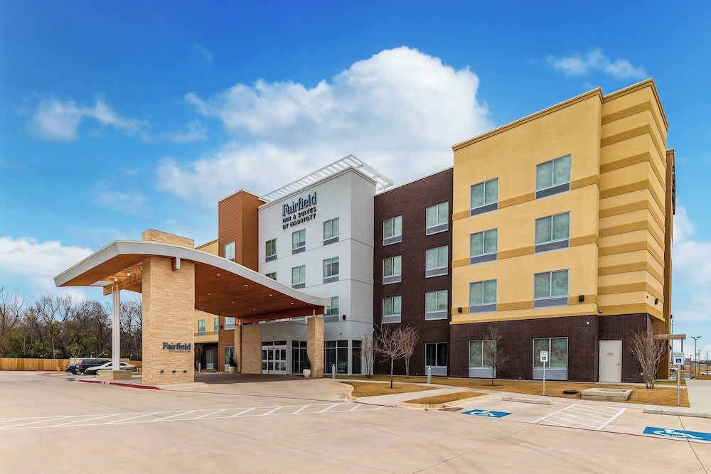Fairfield Inn & Suites by Marriott Gainesville I-35 1