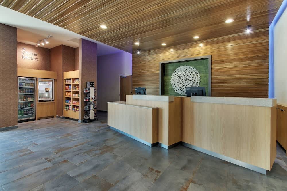 Fairfield Inn and Suites by Marriott Houston Brookhollow 2