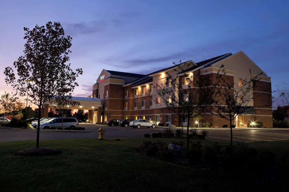 Fairfield Inn and Suites Flint Fenton 1