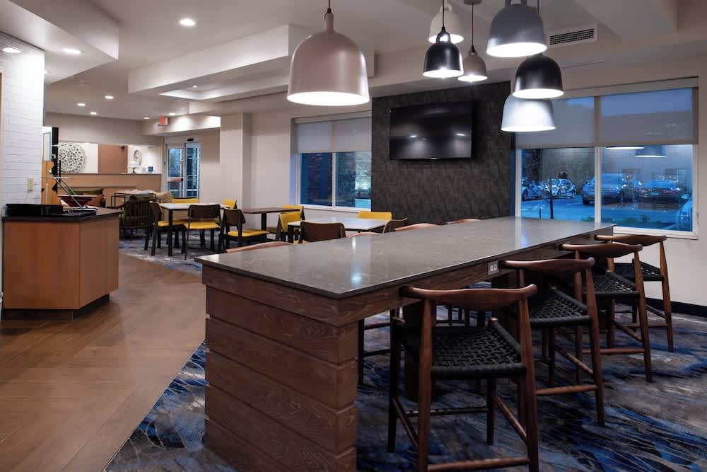 Fairfield Inn and Suites Beloit 2