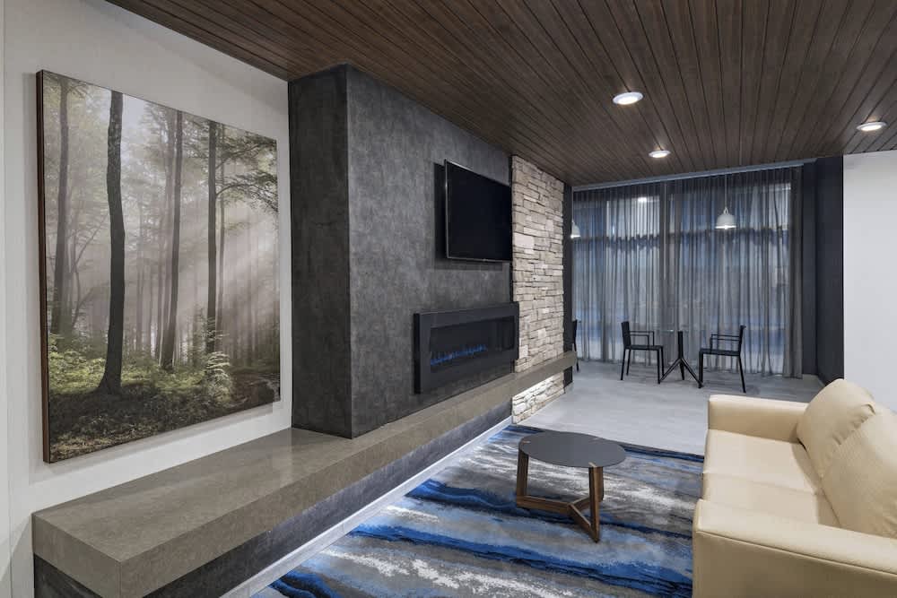 Fairfield Inn and Suites by Marriott St Louis Downtown 2