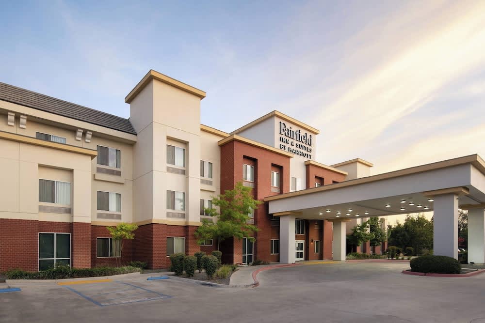 Fairfield Inn & Suites by Marriott Visalia Tulare 1