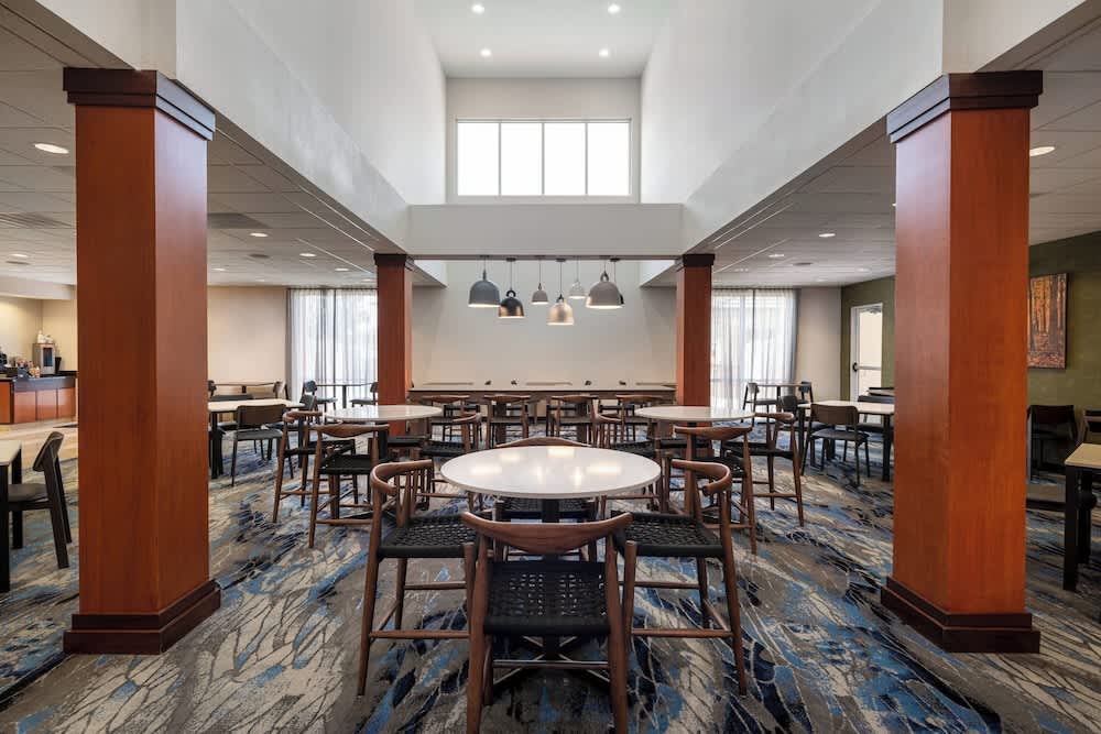 Fairfield Inn & Suites by Marriott Visalia Tulare 2