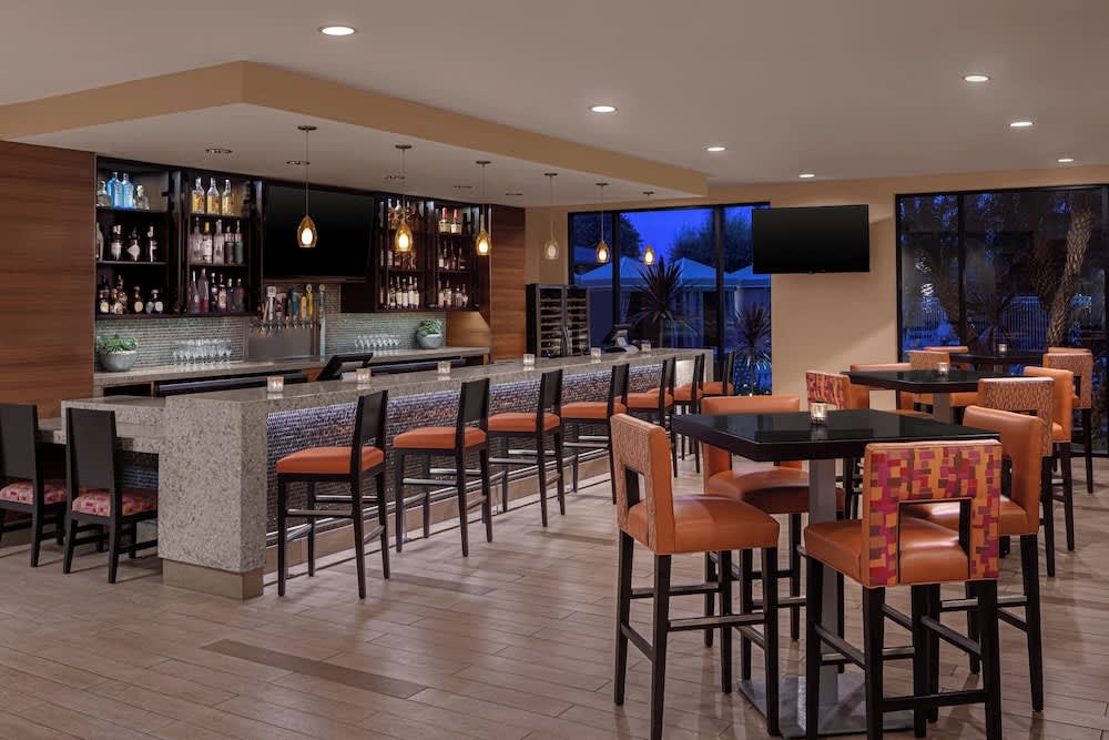 Delta Hotels by Marriott Anaheim Garden Grove 2
