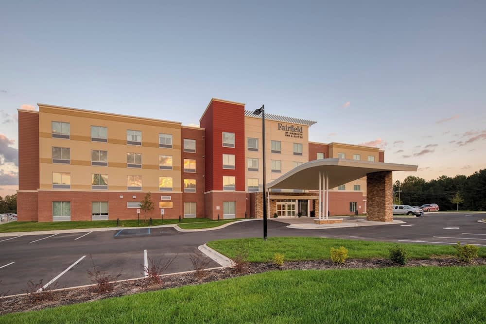 Fairfield Inn & Suites by Marriott Charlotte Belmont 1
