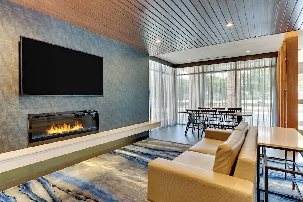 Fairfield Inn & Suites by Marriott Dallas Love Field 2