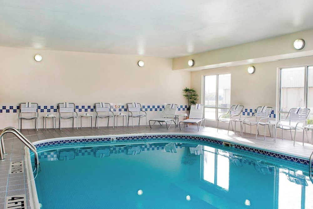 Fairfield Inn & Suites by Marriott Champaign 1