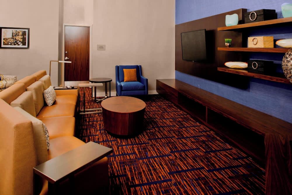 Courtyard by Marriott Columbus Downtown 2