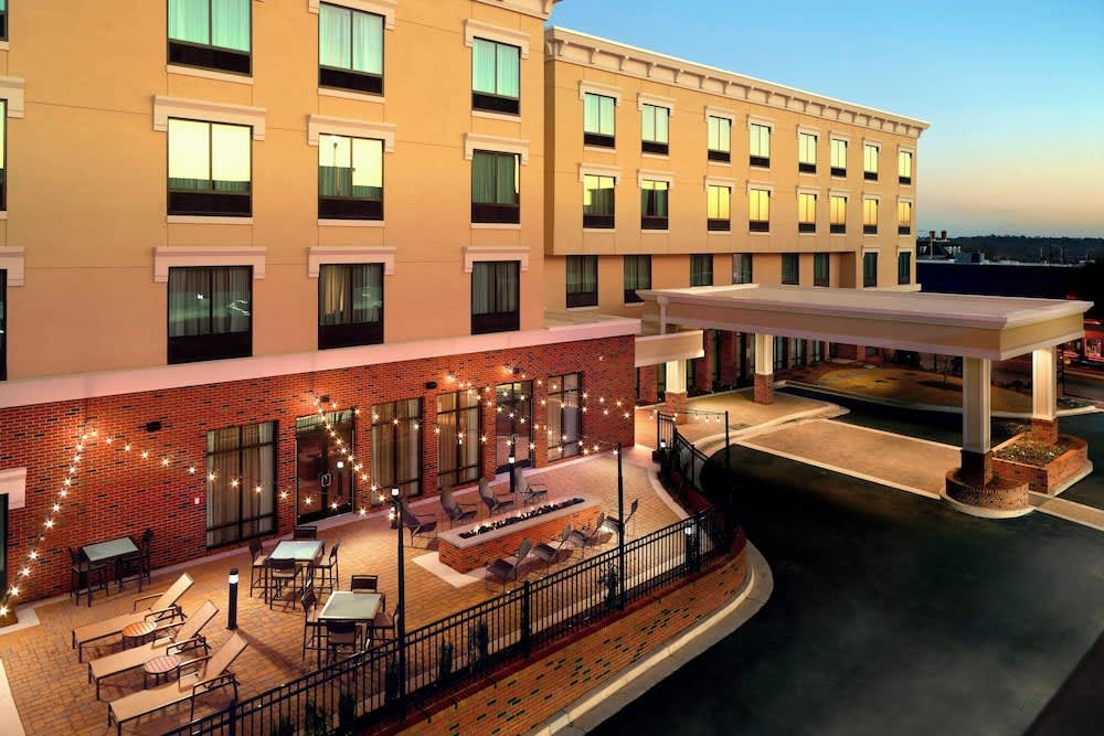 Courtyard by Marriott LaGrange 1