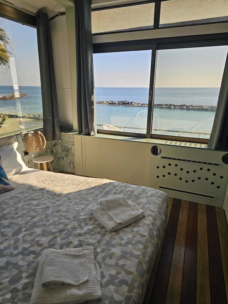 VILLA RITA SEA FROT VIEW 2