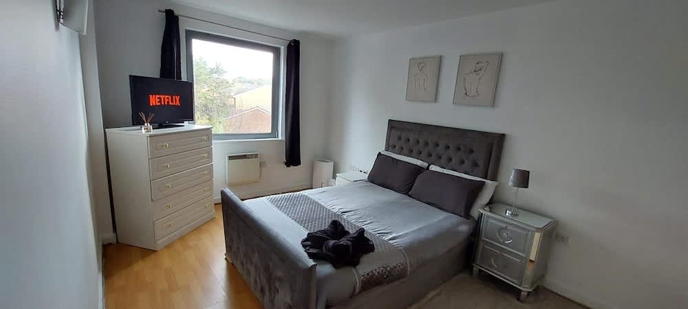 1br-4guests-pool-gym-parking-neargreenwich 2