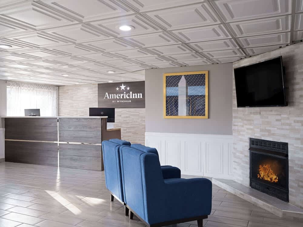 AmericInn by Wyndham Woodstock IL 2