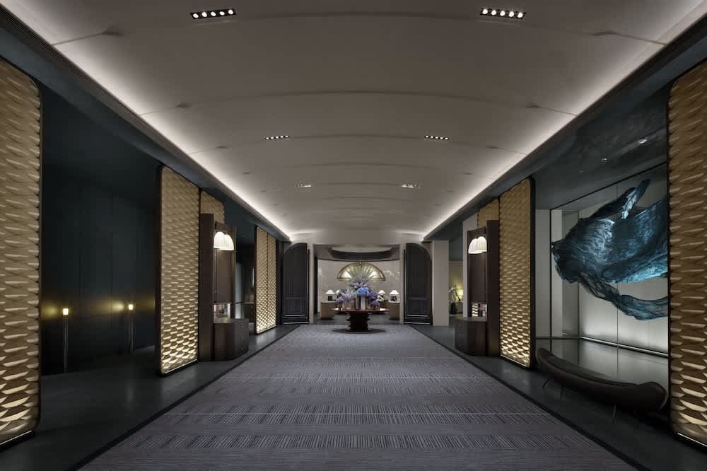 HUALUXE Shenzhen Bao'an 2