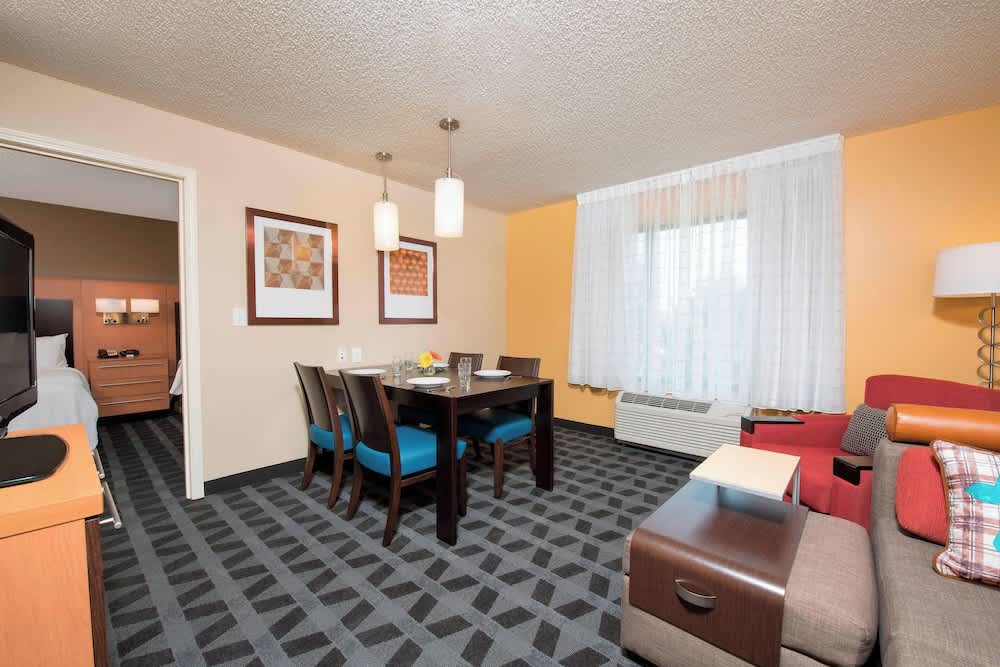 TownePlace Suites by Marriott Kalamazoo 4