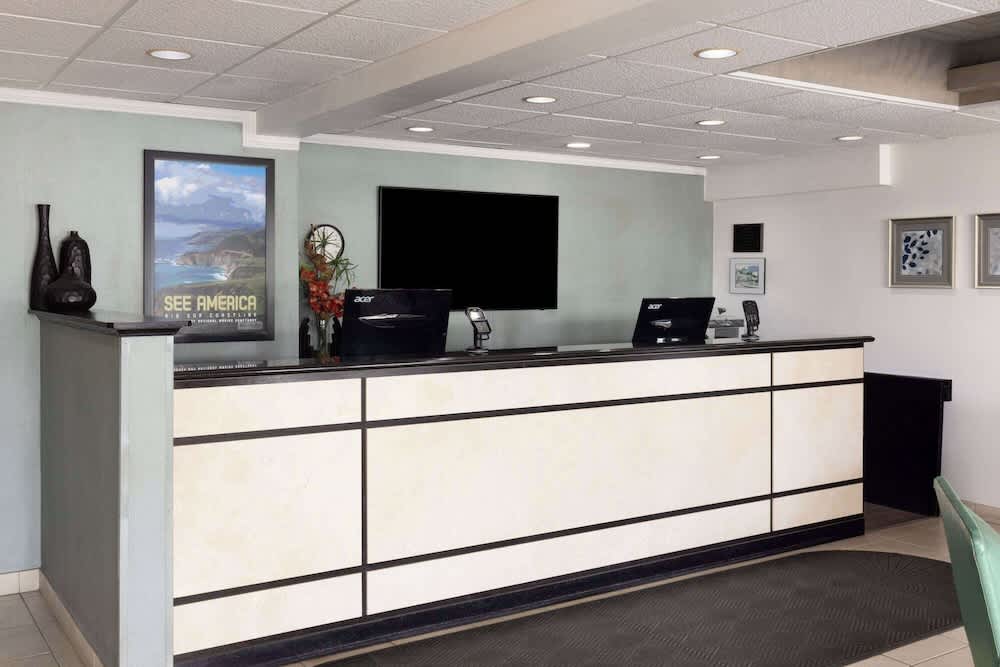 Travelodge by Wyndham Monterey Bay 2