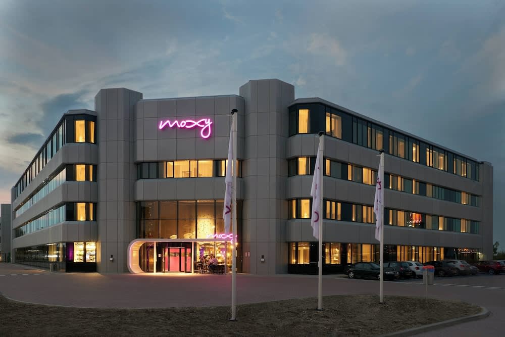 Moxy Amsterdam Schiphol Airport 1