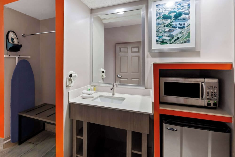 Howard Johnson by Wyndham Jackson 4