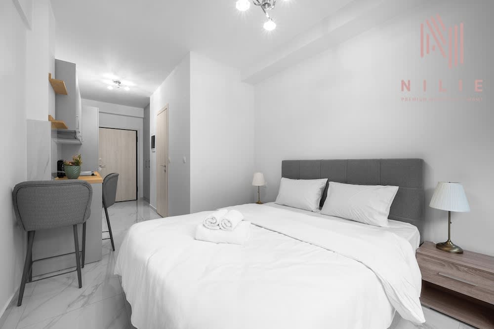 Avenue Studios & Apartments, Nilie Hospitality MGMT 3