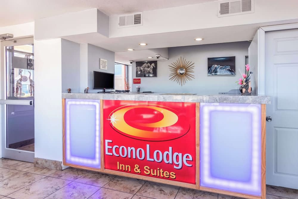Econo Lodge Inn & Suites Macon North 2