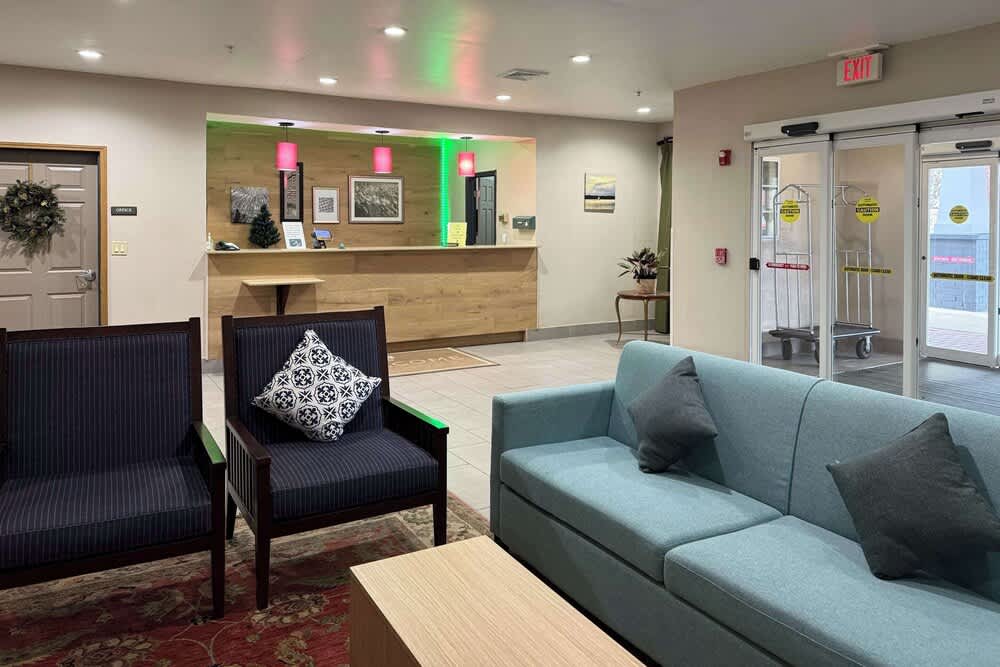 Country Inn & Suites by Radisson, Elgin, IL 2