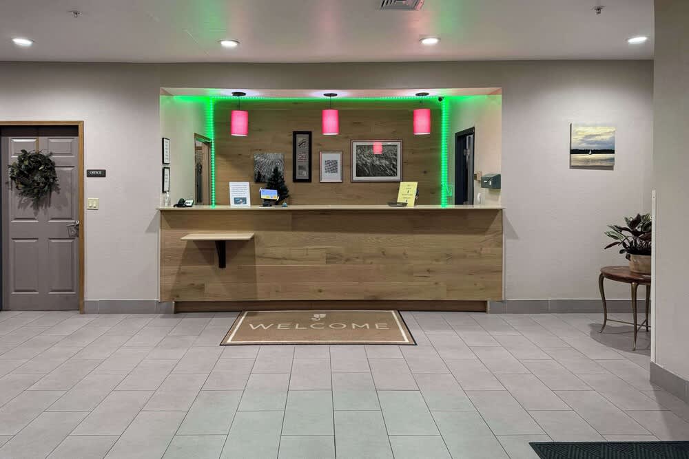Country Inn & Suites by Radisson, Elgin, IL 3