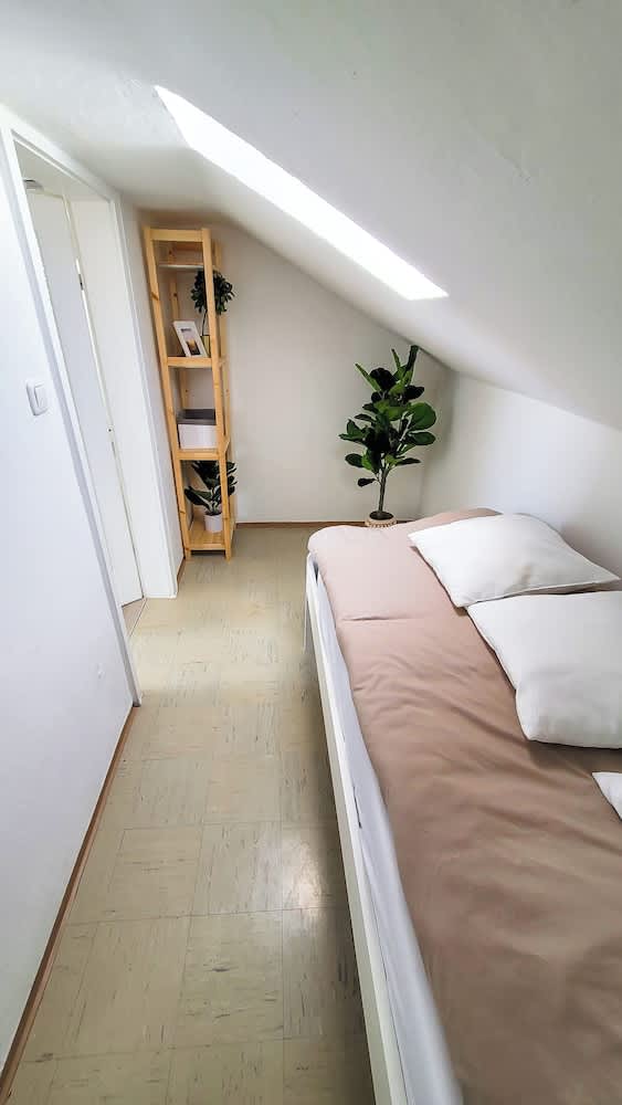 DG Rechts 40m 2-Zimmer Wohnung 2