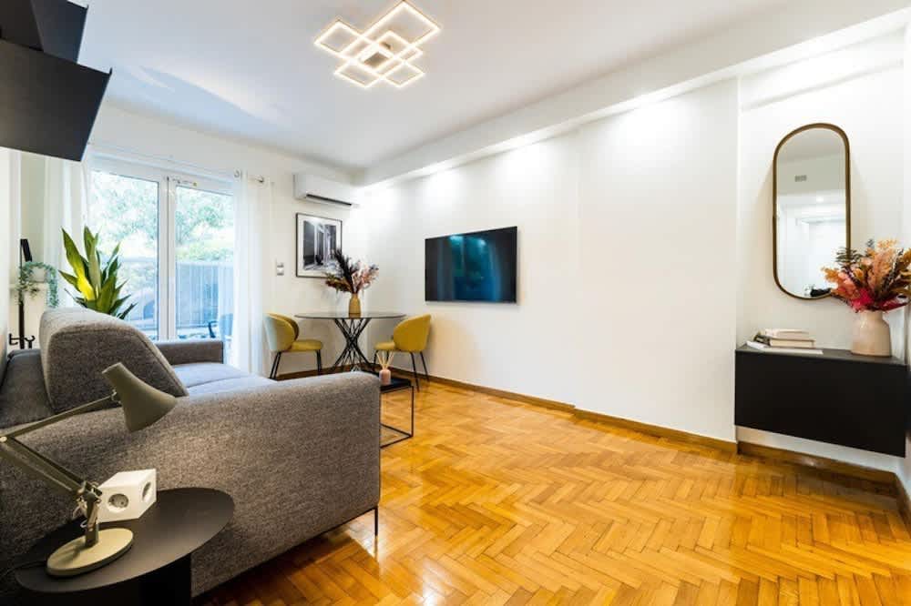 Bright and Stylish Apartment in Palaio faliro 2