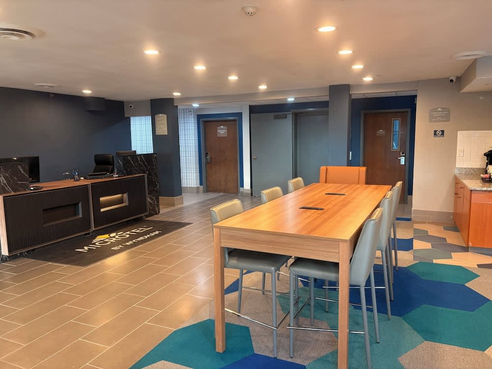 Microtel Inn & Suites by Wyndham Denver Airport 2