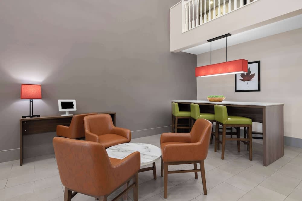 Country Inn & Suites by Radisson, Near The National Sports Center, Coon Rapids, MN 2