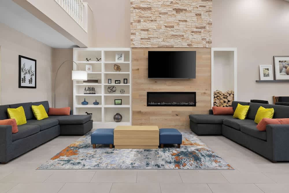 Country Inn & Suites by Radisson, Near The National Sports Center, Coon Rapids, MN 3