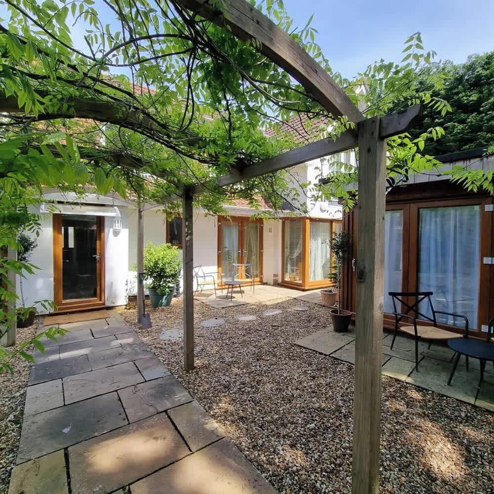 Oak Tree Rooms 1