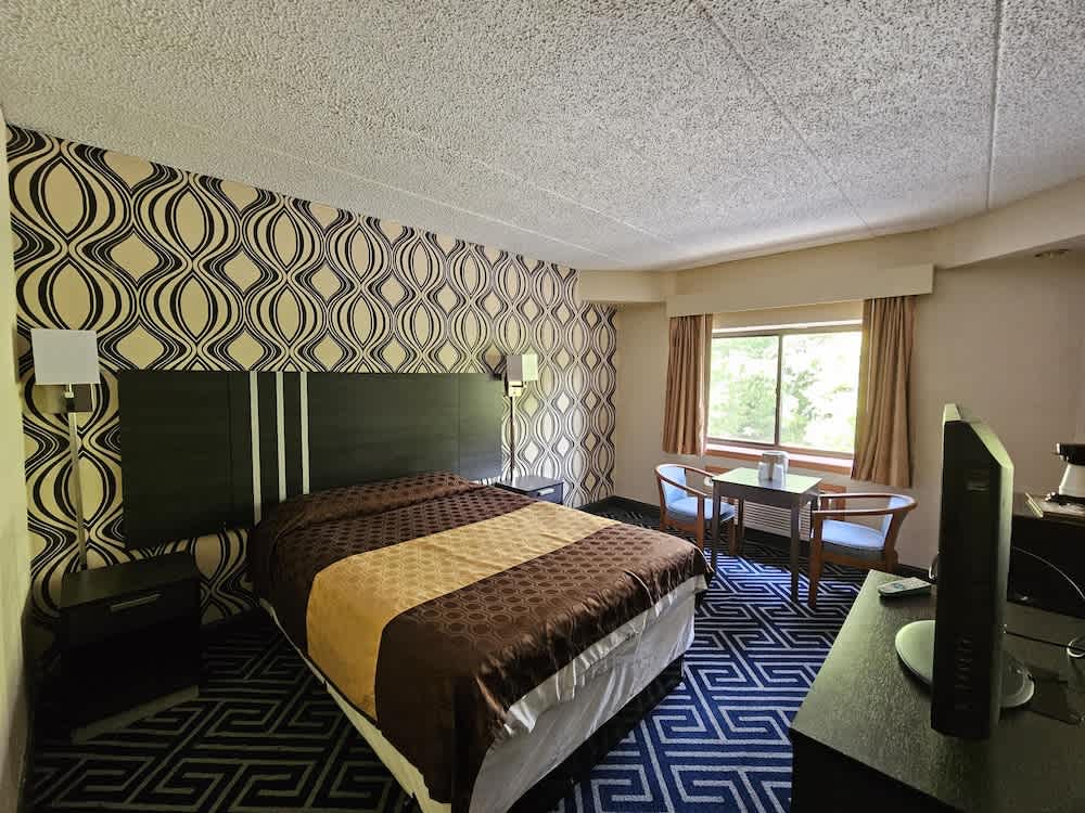 La Mirage Motor Inn 1