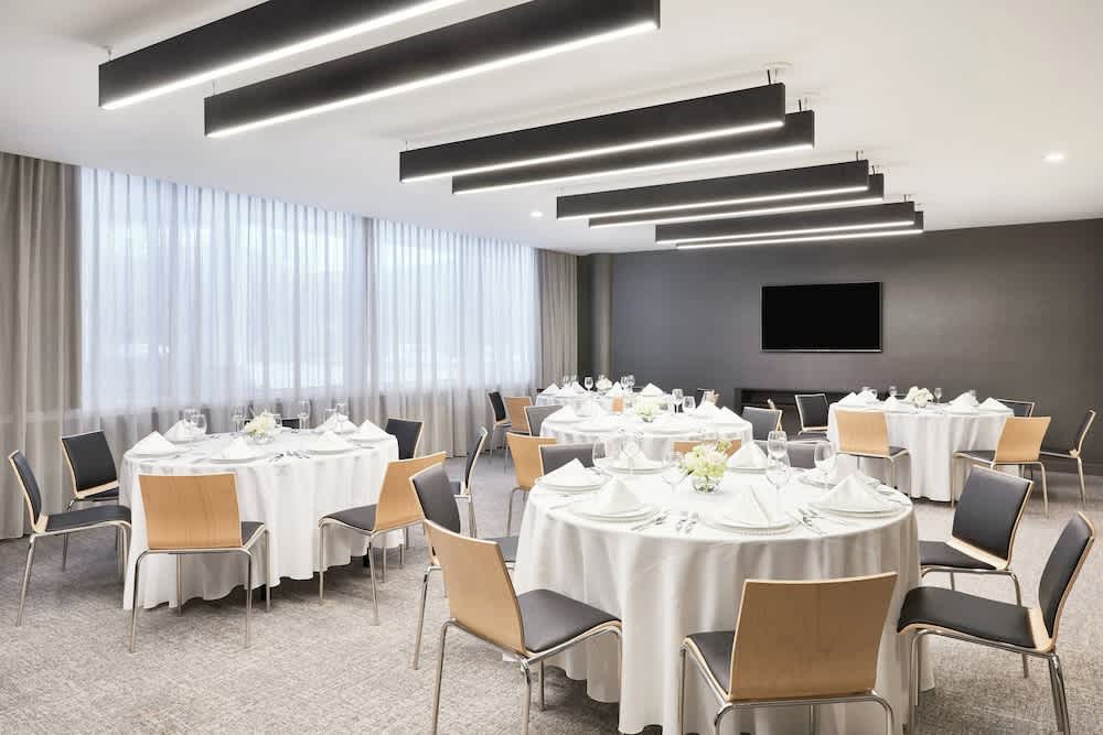 AC Hotel by Marriott Pleasanton 4