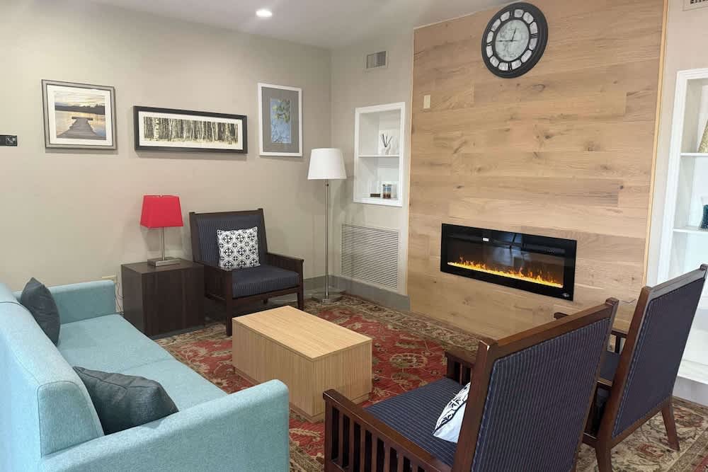 Country Inn & Suites by Radisson, Elgin, IL 4