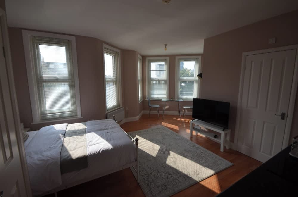Studio in the Heart of Walthamstow Village 2