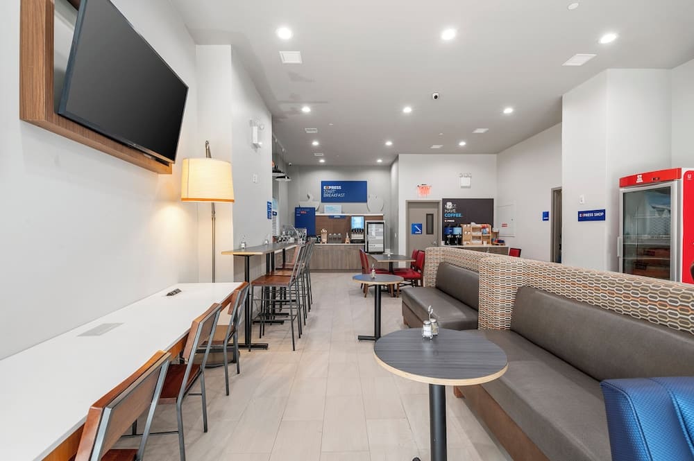 Holiday Inn Express & Suites Bronx - Zoo Area by IHG 2
