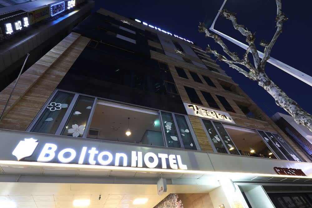 BOLTON Hotel 1