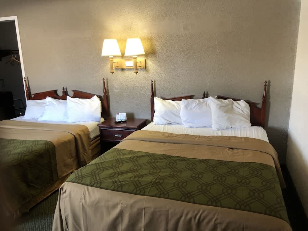Posh Inn & Suites 2