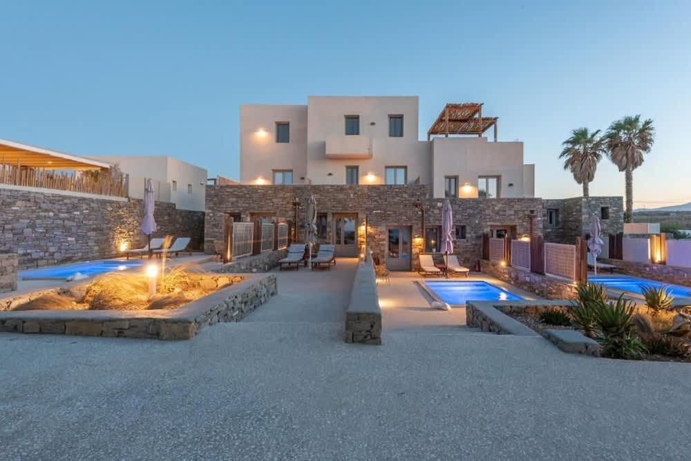 Paros Comfy Suites 1