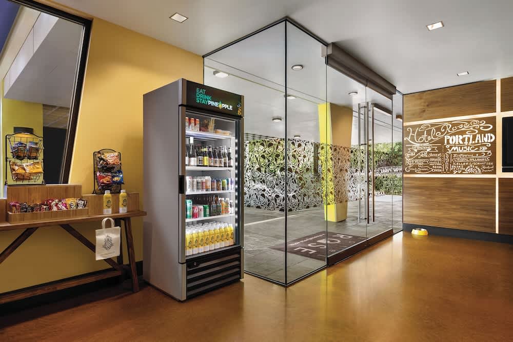 Staypineapple, Hotel Rose, Downtown Portland 2