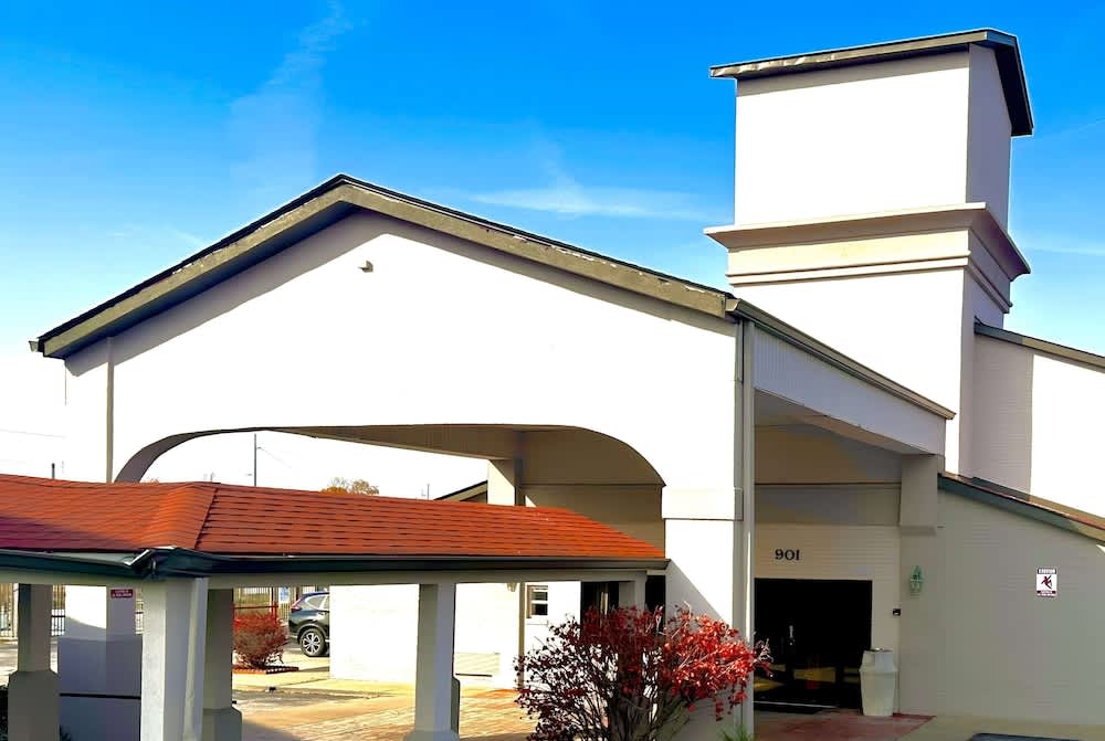Ramada by Wyndham Columbia 1