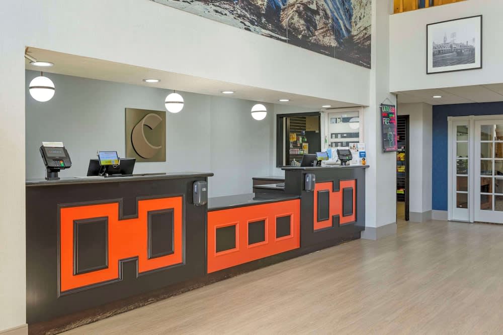 Comfort Suites Ogden Conference Center 5