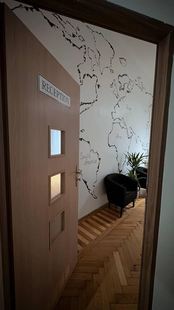 FiveHostel 2