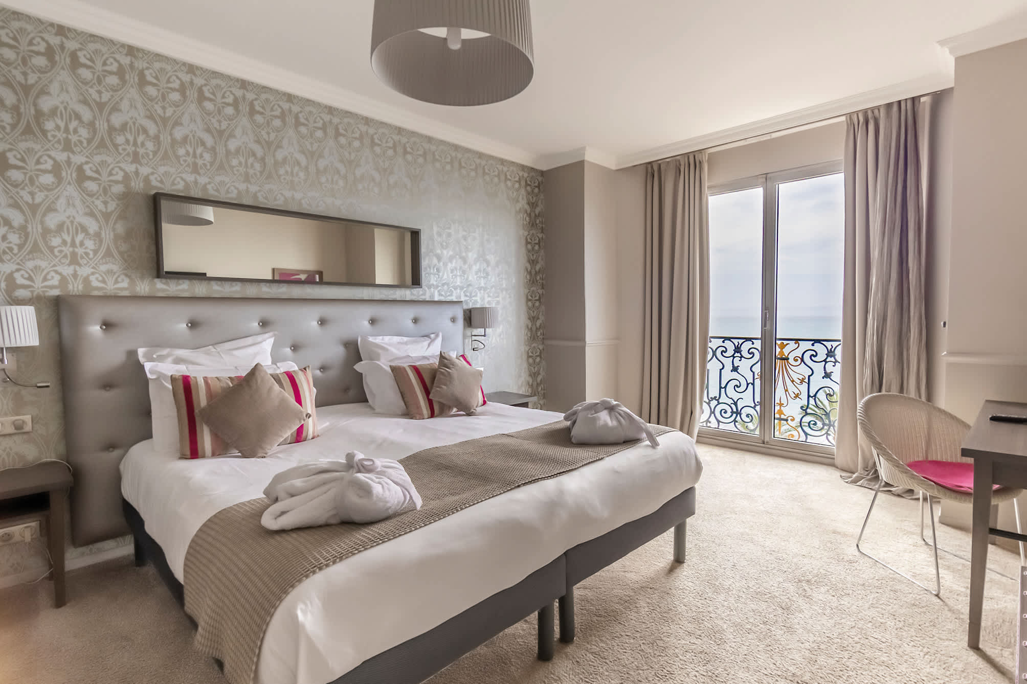 Hôtel Le Royal Promenade des Anglais 2